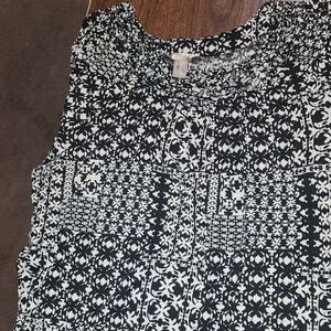 FIRM PRICE White Stag Black and White Patterned Blouse